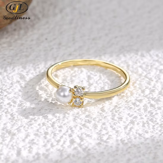 Exquisite Detail Construction and Beautiful Shell Pearls Brass Rings
